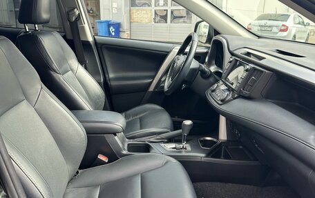 Toyota RAV4, 2017 год, 3 200 000 рублей, 14 фотография