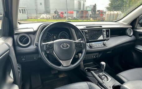 Toyota RAV4, 2017 год, 3 200 000 рублей, 12 фотография