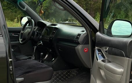 Toyota Land Cruiser Prado 120 рестайлинг, 2004 год, 1 600 000 рублей, 17 фотография