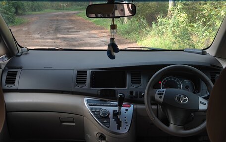 Toyota ISis I, 2005 год, 850 000 рублей, 7 фотография