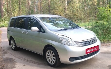 Toyota ISis I, 2005 год, 850 000 рублей, 3 фотография