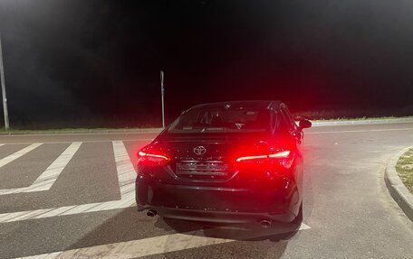 Toyota Camry, 2023 год, 3 900 000 рублей, 2 фотография