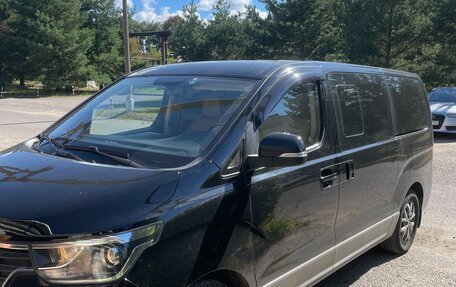 Hyundai H-1 II рестайлинг, 2019 год, 3 200 000 рублей, 2 фотография