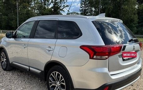 Mitsubishi Outlander III рестайлинг 3, 2017 год, 2 000 000 рублей, 5 фотография