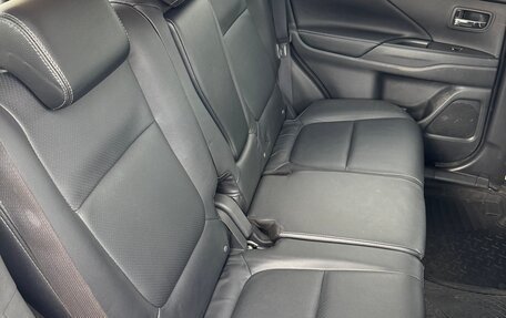 Mitsubishi Outlander III рестайлинг 3, 2017 год, 2 000 000 рублей, 11 фотография