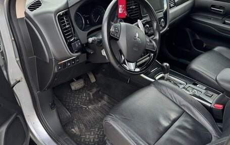 Mitsubishi Outlander III рестайлинг 3, 2017 год, 2 000 000 рублей, 12 фотография