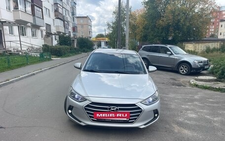 Hyundai Elantra VI рестайлинг, 2016 год, 830 000 рублей, 2 фотография
