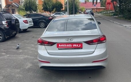 Hyundai Elantra VI рестайлинг, 2016 год, 830 000 рублей, 6 фотография