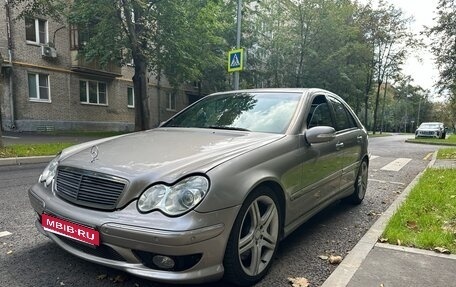 Mercedes-Benz C-Класс, 2005 год, 900 000 рублей, 1 фотография