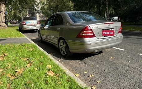 Mercedes-Benz C-Класс, 2005 год, 900 000 рублей, 4 фотография