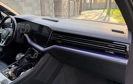Volkswagen Touareg III, 2019 год, 4 390 000 рублей, 6 фотография