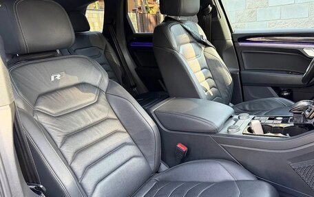 Volkswagen Touareg III, 2019 год, 4 390 000 рублей, 5 фотография