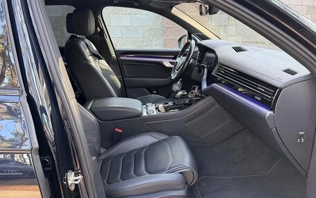 Volkswagen Touareg III, 2019 год, 4 390 000 рублей, 3 фотография