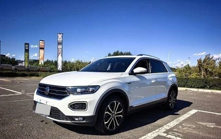 Volkswagen T-Roc I, 2022 год, 1 770 000 рублей, 2 фотография