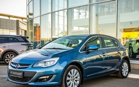 Opel Astra J, 2013 год, 898 000 рублей, 3 фотография