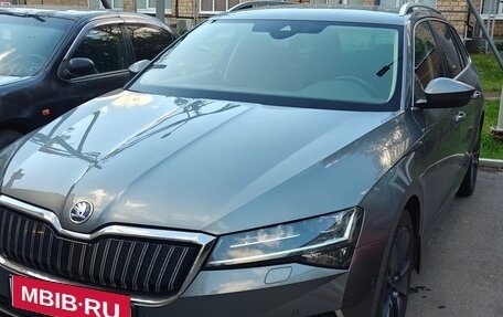 Skoda Superb III рестайлинг, 2022 год, 3 000 000 рублей, 1 фотография