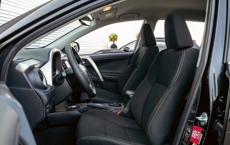 Toyota RAV4, 2018 год, 1 895 000 рублей, 11 фотография
