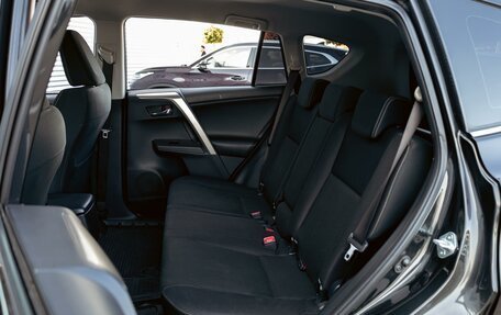 Toyota RAV4, 2018 год, 1 895 000 рублей, 16 фотография