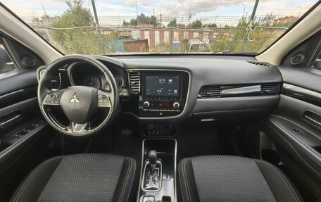 Mitsubishi Outlander III рестайлинг 3, 2021 год, 1 949 000 рублей, 12 фотография