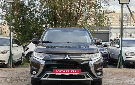 Mitsubishi Outlander III рестайлинг 3, 2021 год, 1 949 000 рублей, 2 фотография