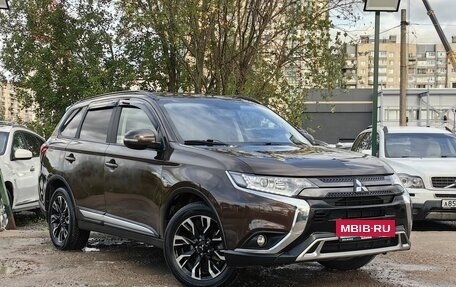Mitsubishi Outlander III рестайлинг 3, 2021 год, 1 949 000 рублей, 3 фотография
