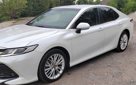 Toyota Camry, 2019 год, 2 350 000 рублей, 4 фотография