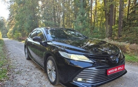 Toyota Camry, 2018 год, 2 450 000 рублей, 1 фотография
