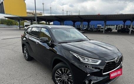 Toyota Highlander, 2025 год, 6 000 000 рублей, 3 фотография
