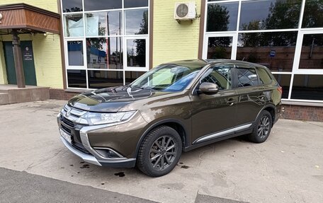Mitsubishi Outlander III рестайлинг 3, 2016 год, 1 950 000 рублей, 2 фотография