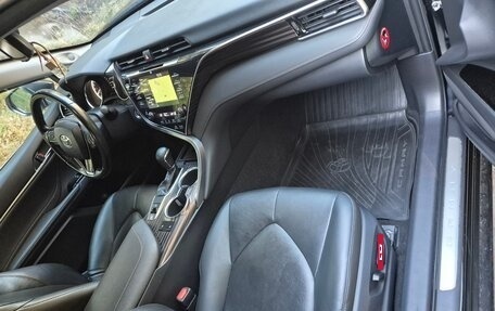 Toyota Camry, 2018 год, 2 450 000 рублей, 10 фотография