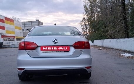 Volkswagen Jetta VI, 2011 год, 780 000 рублей, 29 фотография