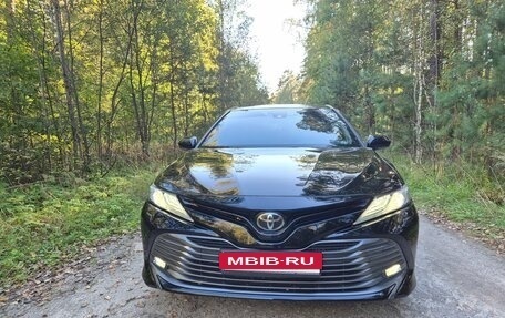 Toyota Camry, 2018 год, 2 450 000 рублей, 3 фотография