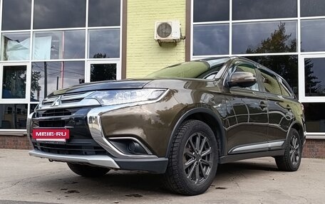 Mitsubishi Outlander III рестайлинг 3, 2016 год, 1 950 000 рублей, 3 фотография