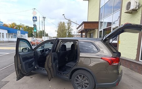 Mitsubishi Outlander III рестайлинг 3, 2016 год, 1 950 000 рублей, 12 фотография