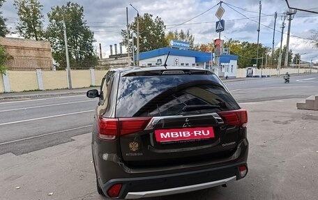 Mitsubishi Outlander III рестайлинг 3, 2016 год, 1 950 000 рублей, 6 фотография
