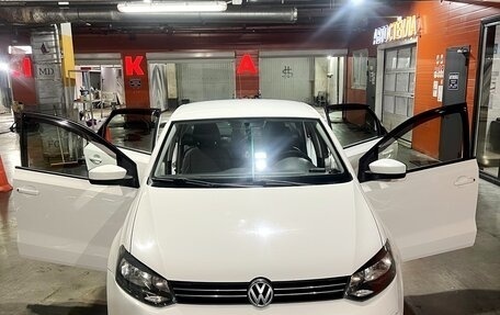 Volkswagen Polo VI (EU Market), 2011 год, 875 000 рублей, 2 фотография