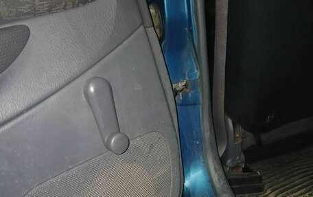 Mazda 323, 1999 год, 155 000 рублей, 10 фотография