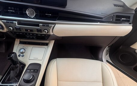 Lexus ES VII, 2016 год, 1 900 000 рублей, 14 фотография