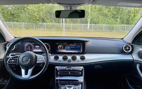 Mercedes-Benz E-Класс, 2019 год, 3 000 000 рублей, 6 фотография