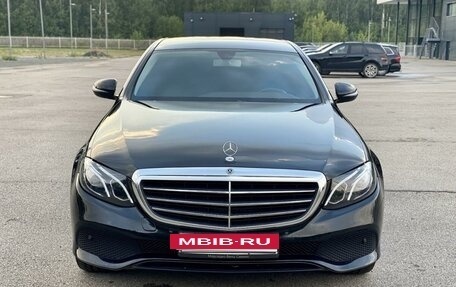 Mercedes-Benz E-Класс, 2019 год, 3 000 000 рублей, 2 фотография