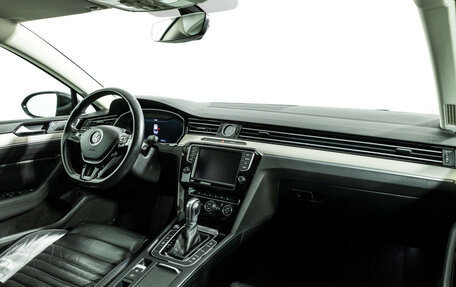 Volkswagen Passat B8 рестайлинг, 2017 год, 1 849 700 рублей, 9 фотография