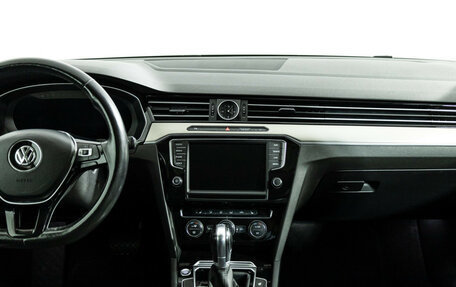 Volkswagen Passat B8 рестайлинг, 2017 год, 1 849 700 рублей, 14 фотография