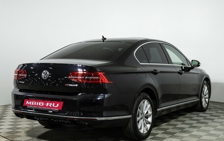 Volkswagen Passat B8 рестайлинг, 2017 год, 1 849 700 рублей, 5 фотография