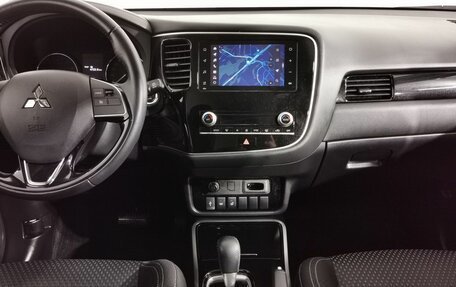 Mitsubishi Outlander III рестайлинг 3, 2020 год, 2 285 000 рублей, 14 фотография