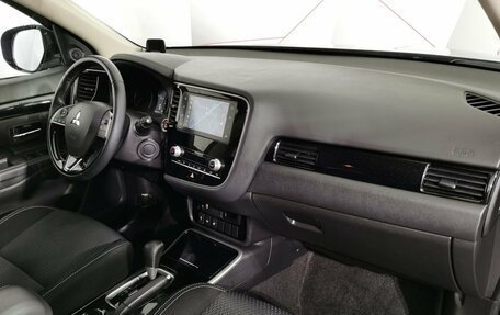 Mitsubishi Outlander III рестайлинг 3, 2020 год, 2 285 000 рублей, 12 фотография