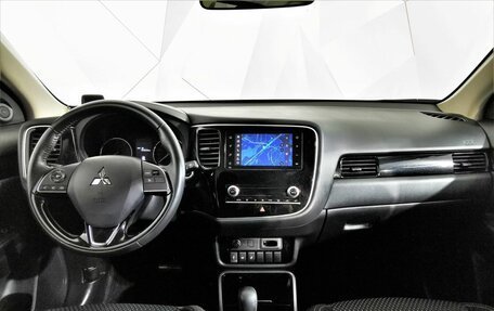 Mitsubishi Outlander III рестайлинг 3, 2020 год, 2 285 000 рублей, 13 фотография