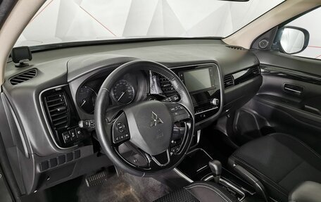 Mitsubishi Outlander III рестайлинг 3, 2020 год, 2 285 000 рублей, 18 фотография