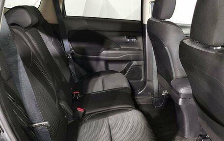 Mitsubishi Outlander III рестайлинг 3, 2020 год, 2 285 000 рублей, 15 фотография