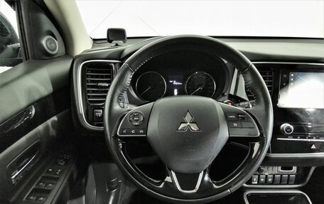 Mitsubishi Outlander III рестайлинг 3, 2020 год, 2 285 000 рублей, 19 фотография