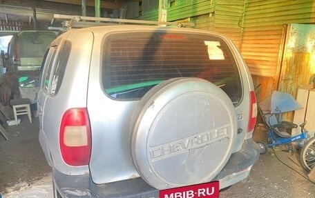 Chevrolet Niva I рестайлинг, 2004 год, 240 000 рублей, 4 фотография